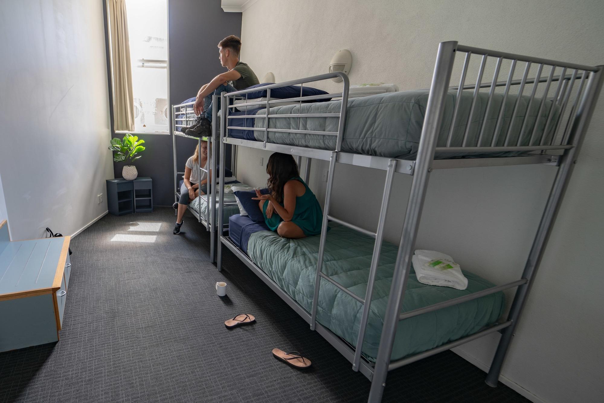 Nomads Capital Backpackers - Wellington Vandrarhem Exteriör bild Bunk beds in a hostel