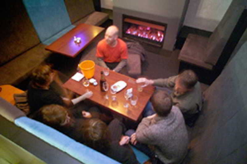 Nomads Capital Backpackers - Wellington Vandrarhem Exteriör bild The interior of the bar