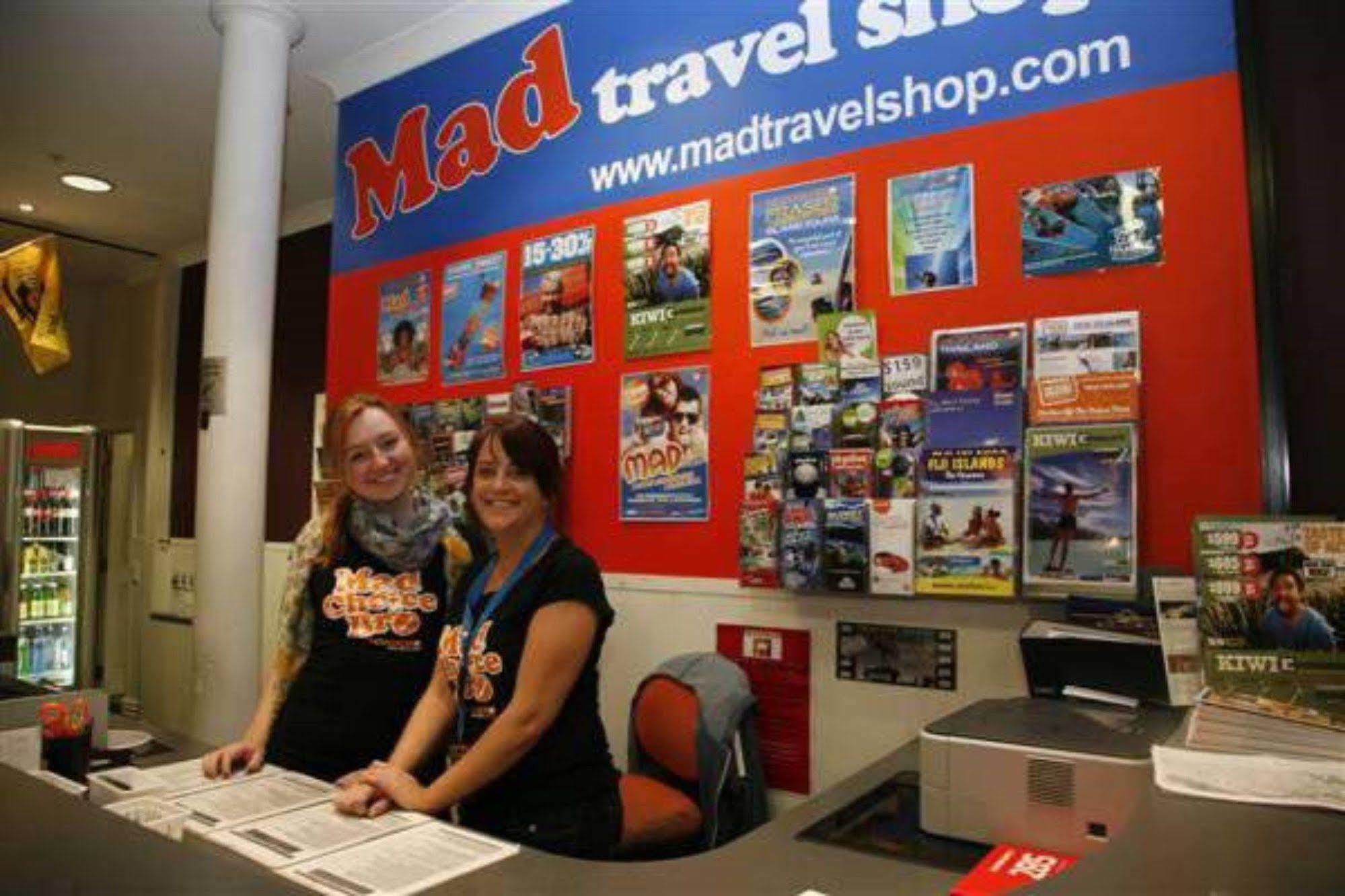 Nomads Capital Backpackers - Wellington Vandrarhem Exteriör bild Mad Travel Shop