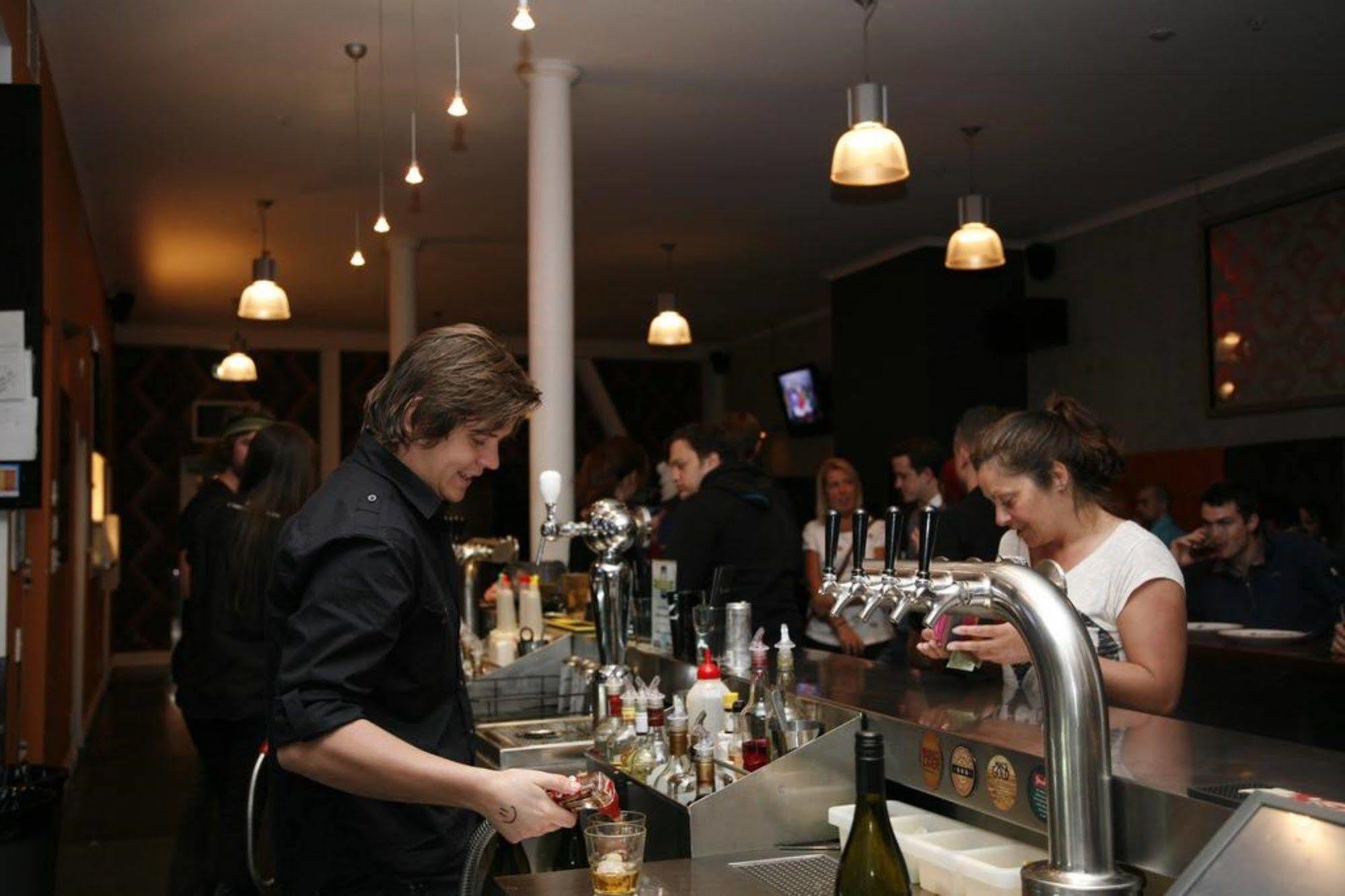 Nomads Capital Backpackers - Wellington Vandrarhem Exteriör bild A bar in Paris