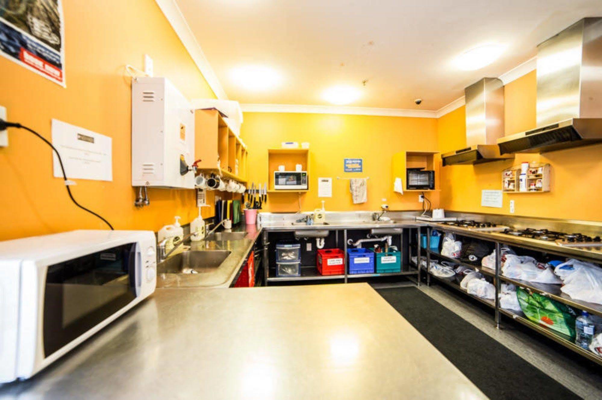Nomads Capital Backpackers - Wellington Vandrarhem Exteriör bild The kitchen at the hostel