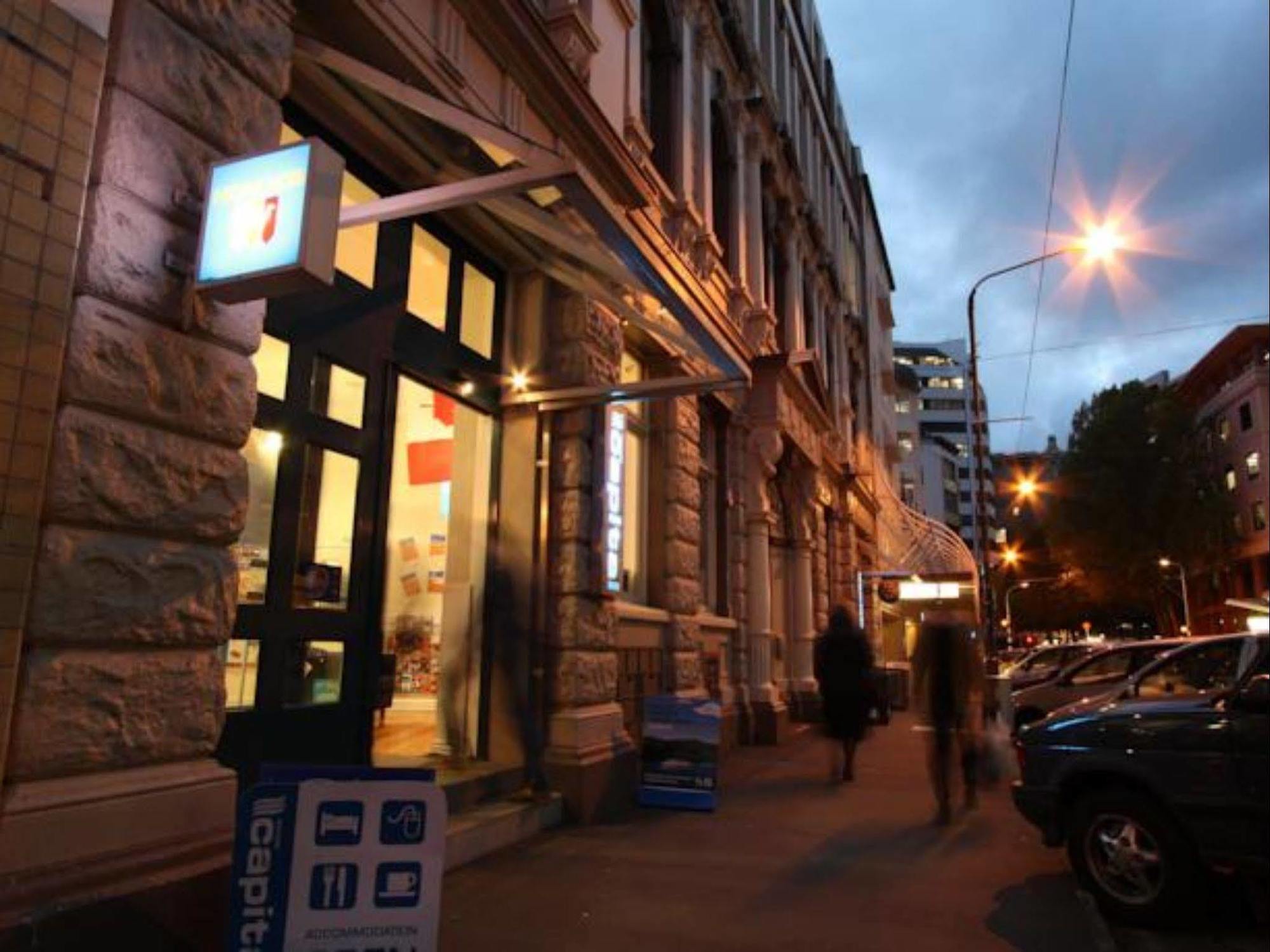 Nomads Capital Backpackers - Wellington Vandrarhem Exteriör bild 7-Eleven in Helsinki, Finland