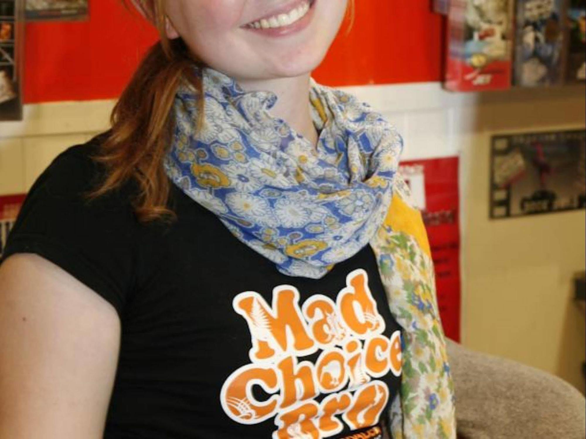 Nomads Capital Backpackers - Wellington Vandrarhem Exteriör bild A woman wearing a neck warmer